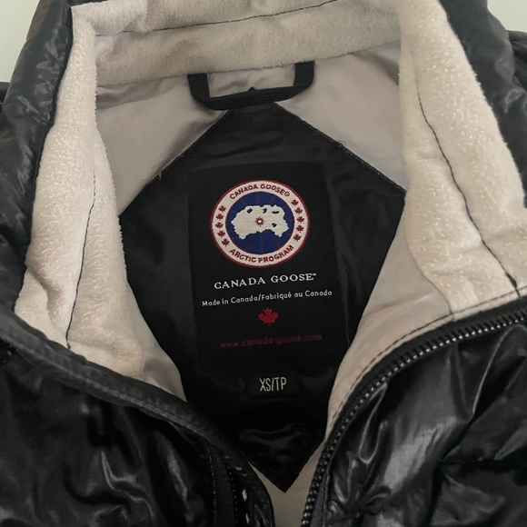 Women’s Canada Goose Lightweight Down Jacket - Picture 2 of 3